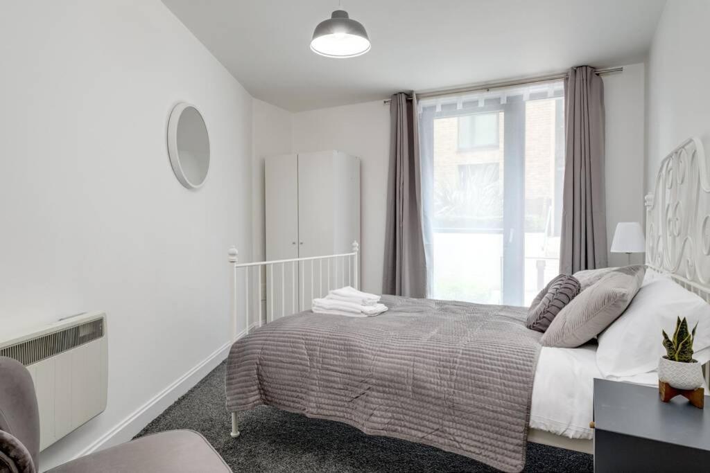 Luxury 2Bed Spacious Apartment- City Centre- Free Parking เบอร์มิงแฮม ภายนอก รูปภาพ