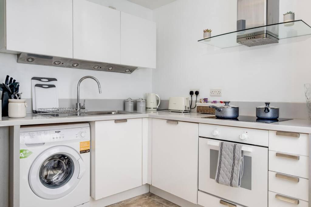 Luxury 2Bed Spacious Apartment- City Centre- Free Parking เบอร์มิงแฮม ภายนอก รูปภาพ